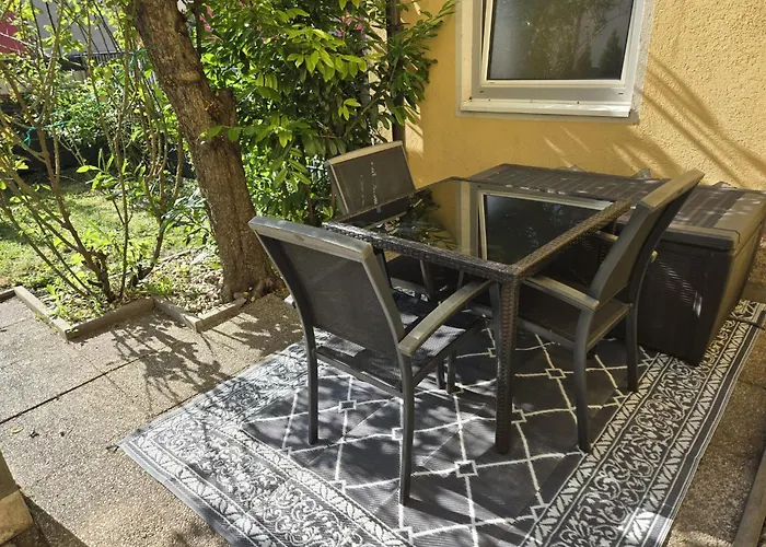 公寓 Naehe Red Bull Ring Mit Eingezaeunten Garten 尤登堡